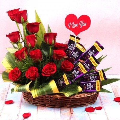 Surprise Gifts for Girlfriend  Buy & Send Romantic Gifts for Girlfriend  India - OyeGifts